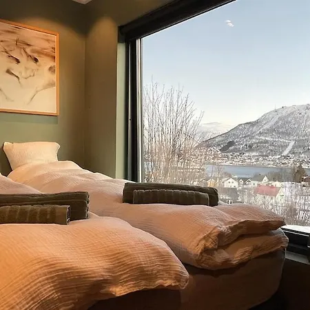 Апартаменты The Arctic Panorama With Outdoor Jacuzzi