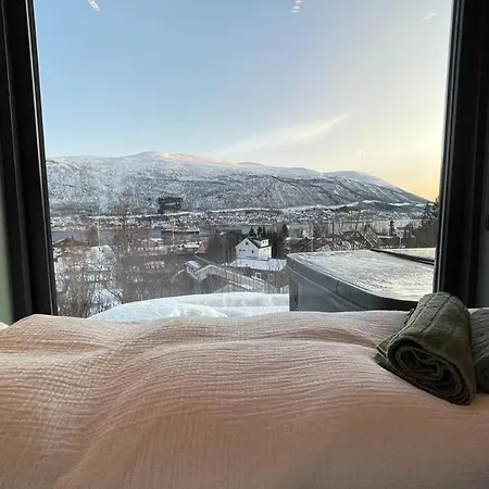 Апартаменты The Arctic Panorama With Outdoor Jacuzzi