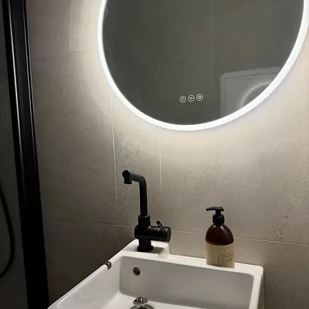 Апартаменты The Arctic Panorama With Outdoor Jacuzzi *